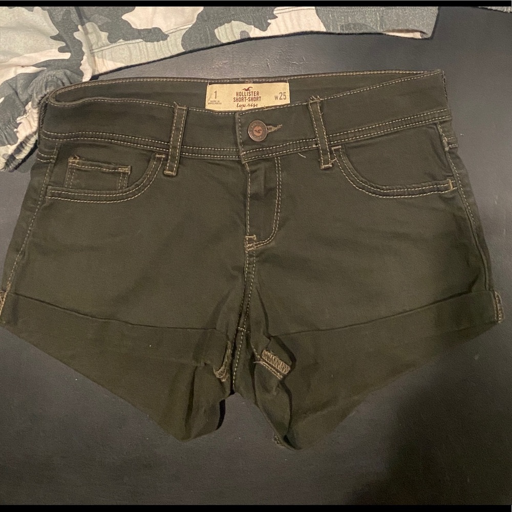 Army green Hollister shorts size one